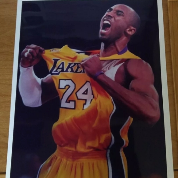 NEW!💯 KOBE BRYANT LOS ANGELES LAKERS 8.5x11 ULTRA GLOSSY BASKETBALL POSTER🔥 - Picture 4 of 4